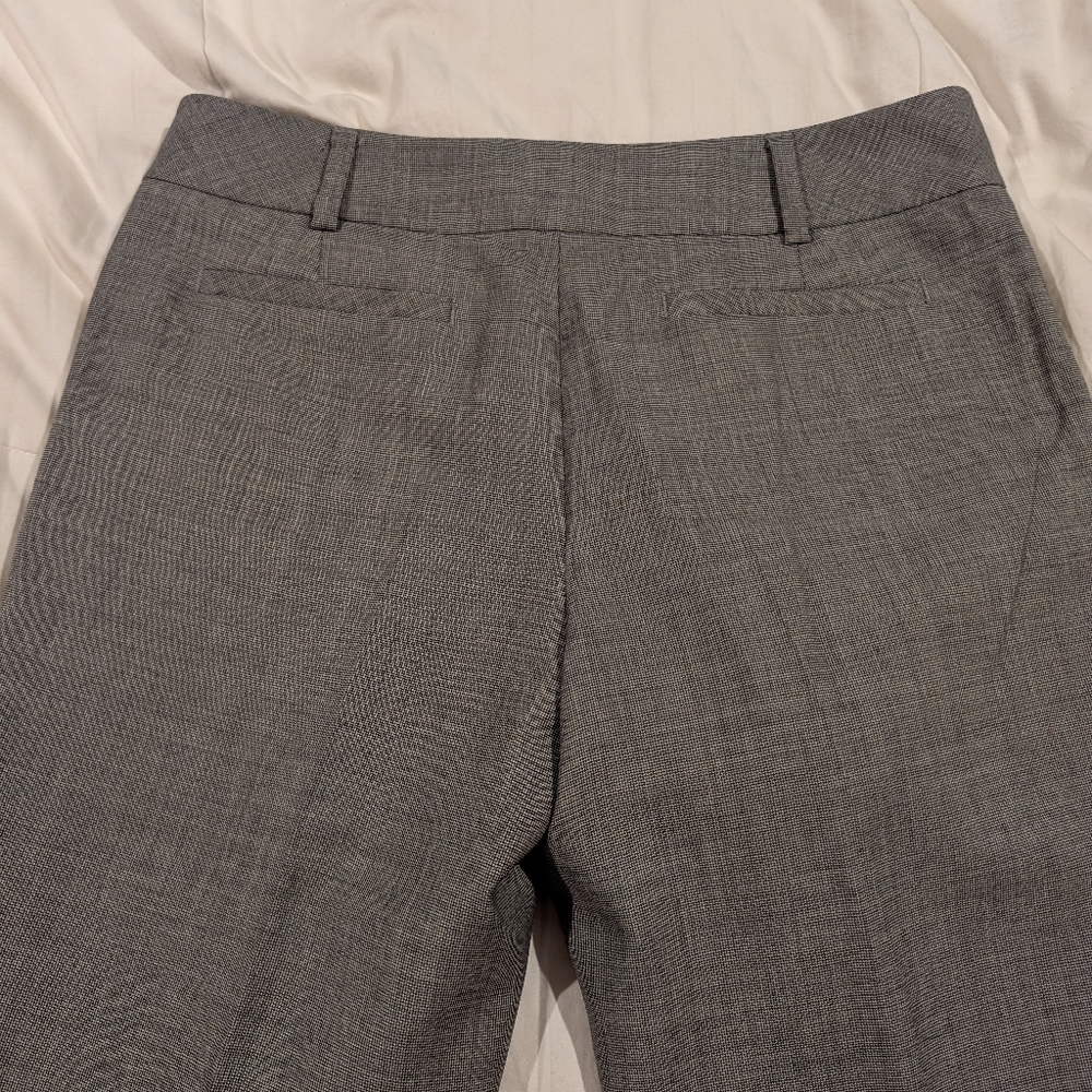Gray Houndstooth Patterned Pants - image 4